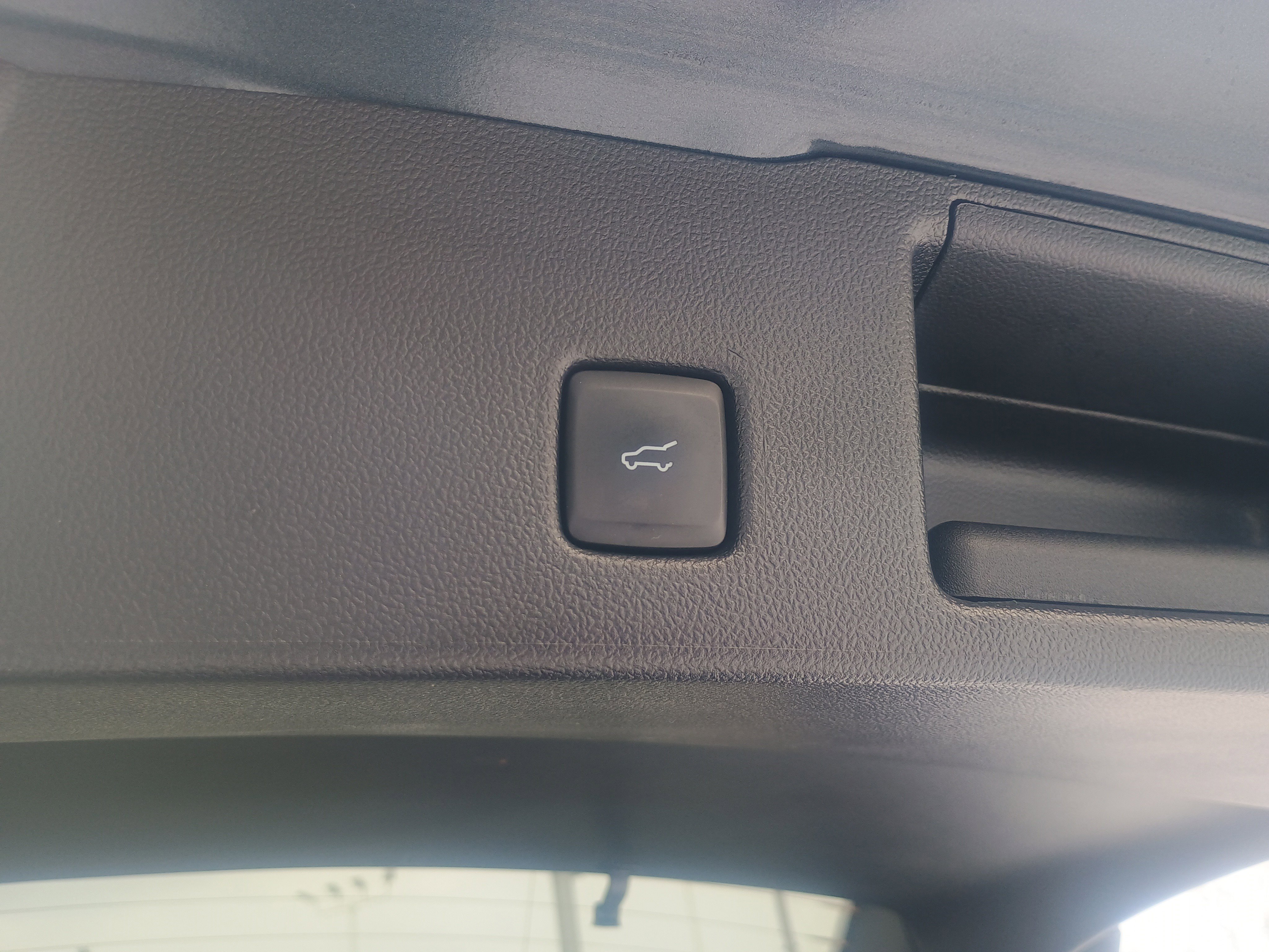 Certified 2022 Ford Escape Titanium w/ Class II Trailer Tow Package image 14