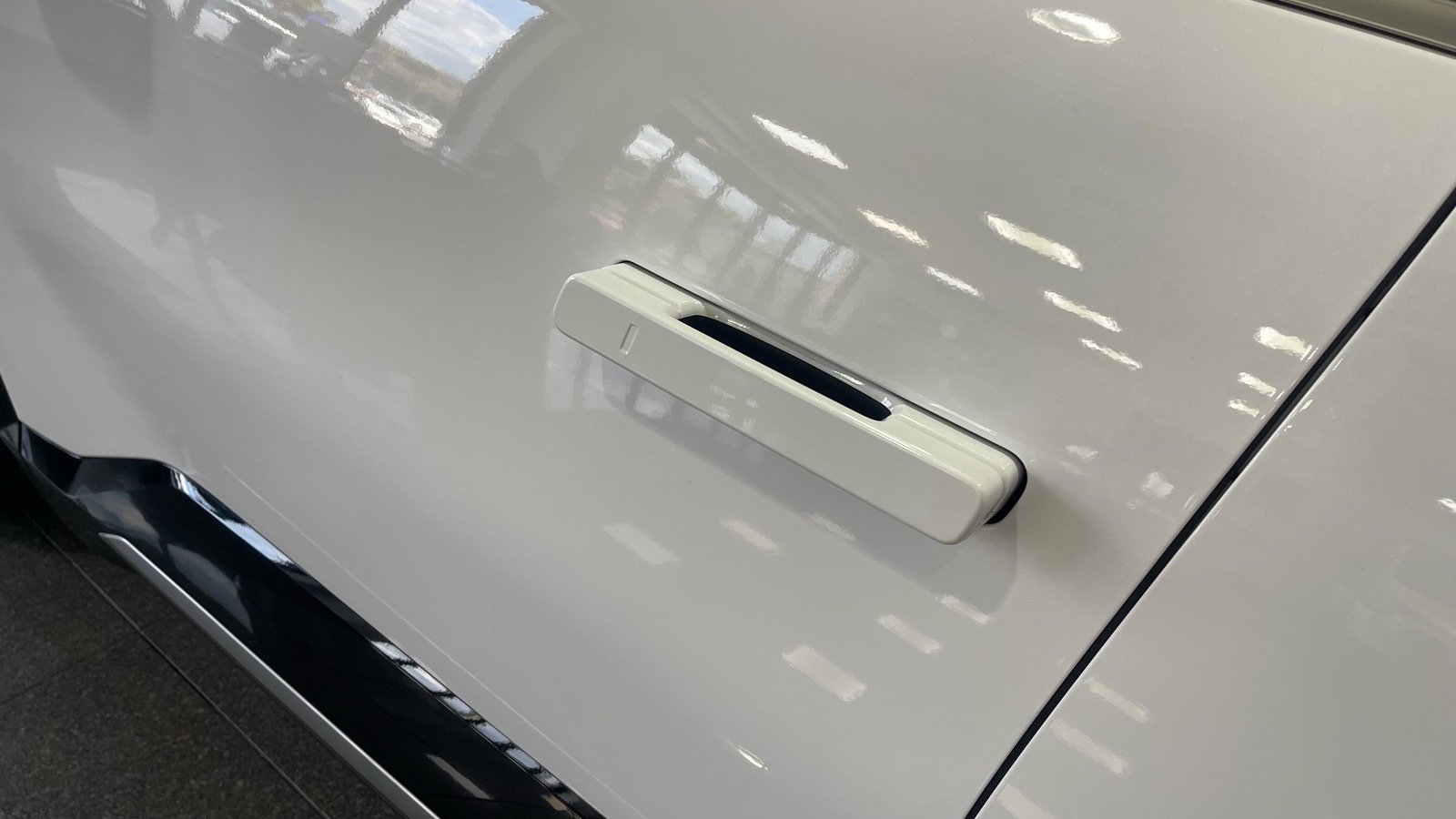 Used 2025 Kia EV9 Land w/ Towing Package image 13