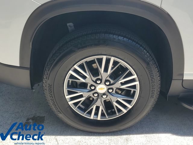 Used 2025 Chevrolet Traverse LT w/ Driver Confidence Package FWD image 8