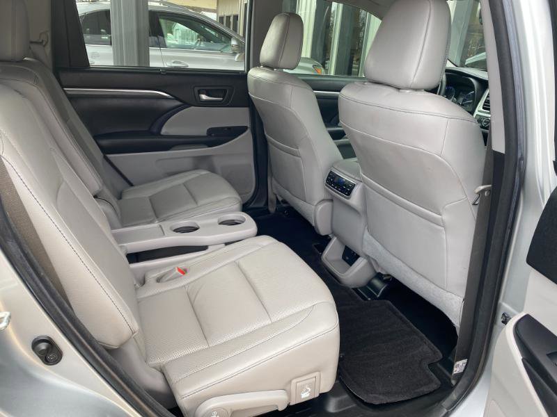 Used 2018 Toyota Highlander Limited Platinum image 18