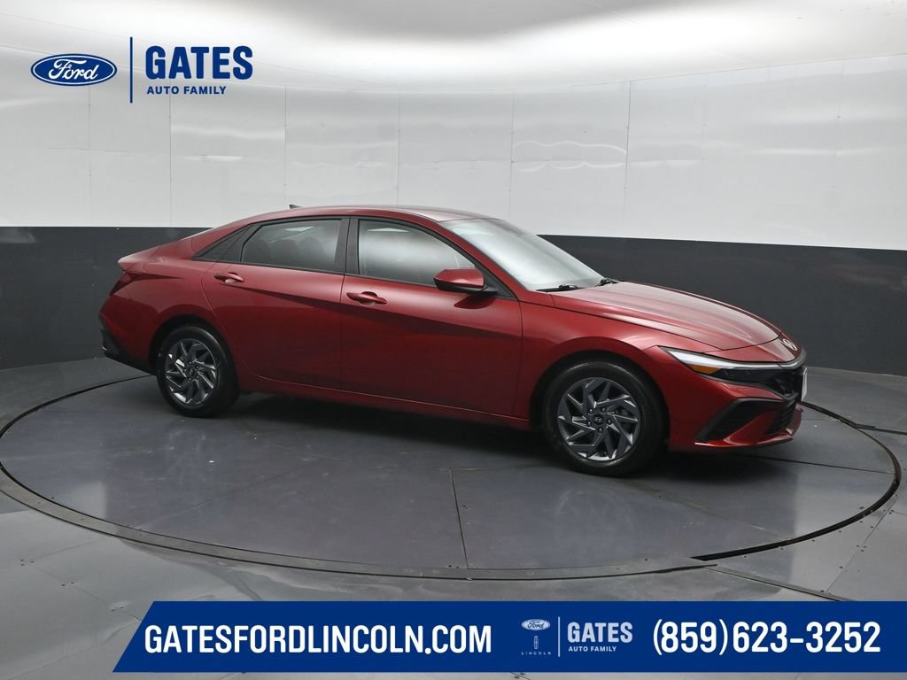 Used 2024 Hyundai Elantra SEL FWD image 1