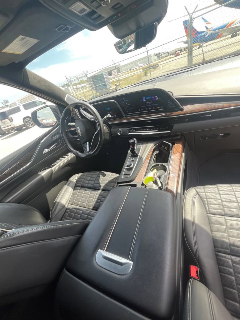 Used 2024 Cadillac Escalade ESV Premium Luxury Platinum image 10