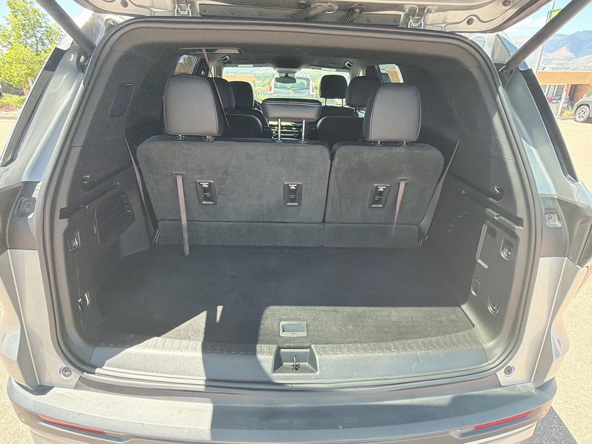 Used 2025 Chevrolet Traverse LT AWD/4WD image 30
