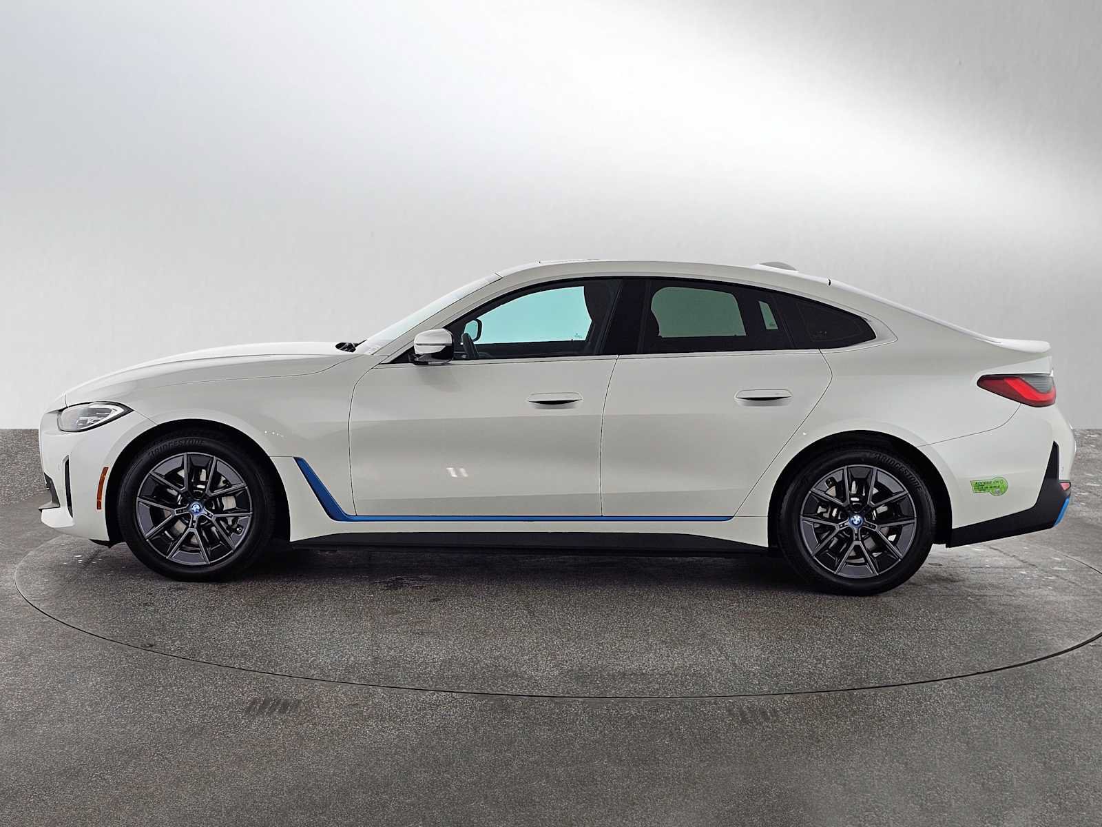 Used 2023 BMW i4 eDrive40 RWD image 6