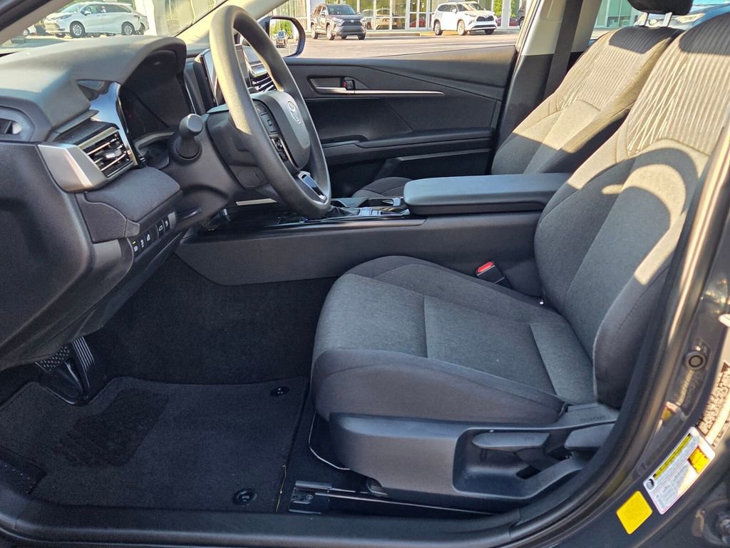 Used 2025 Toyota Camry LE FWD image 5