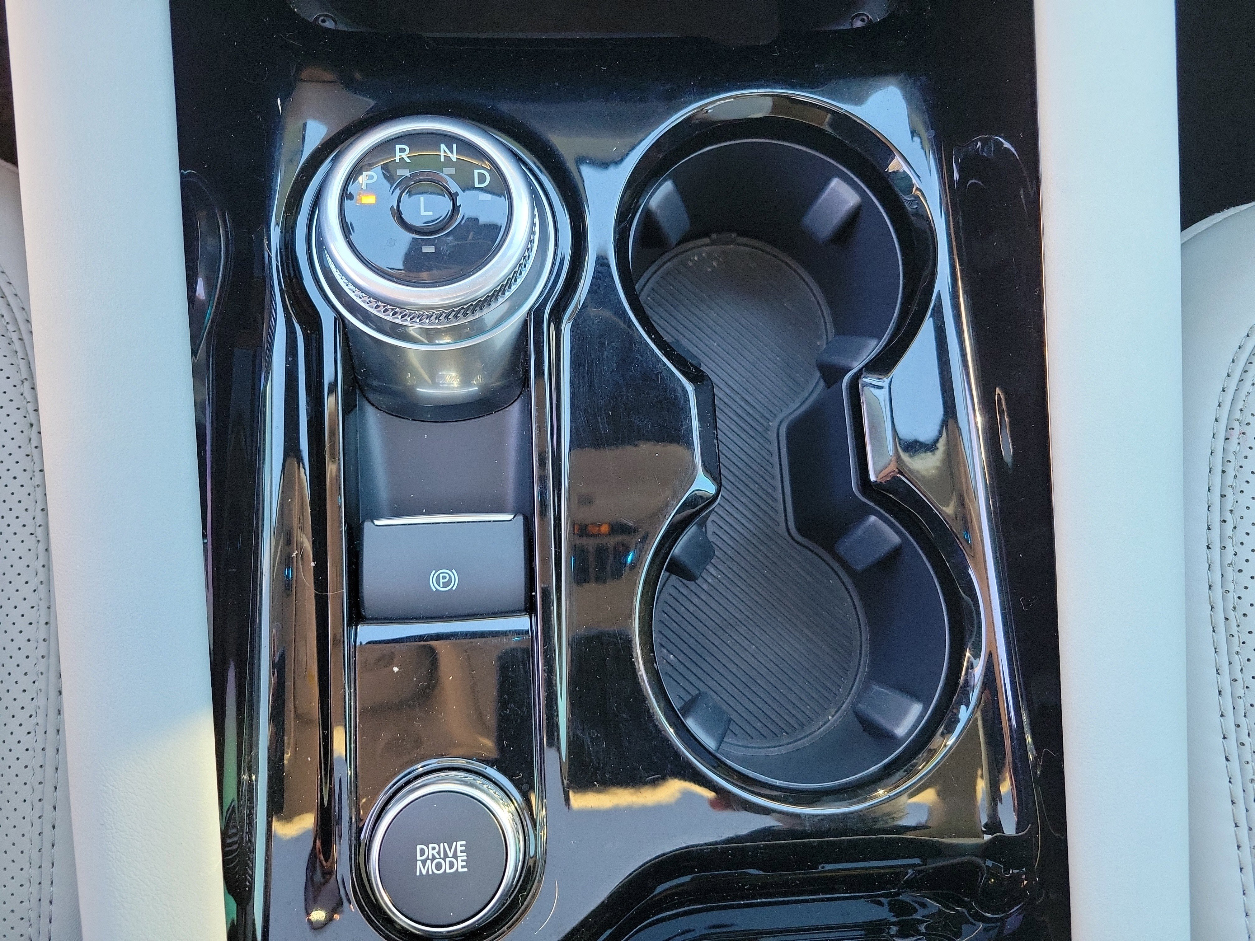 Used 2025 Ford Explorer Platinum w/ Ultimate Package image 12