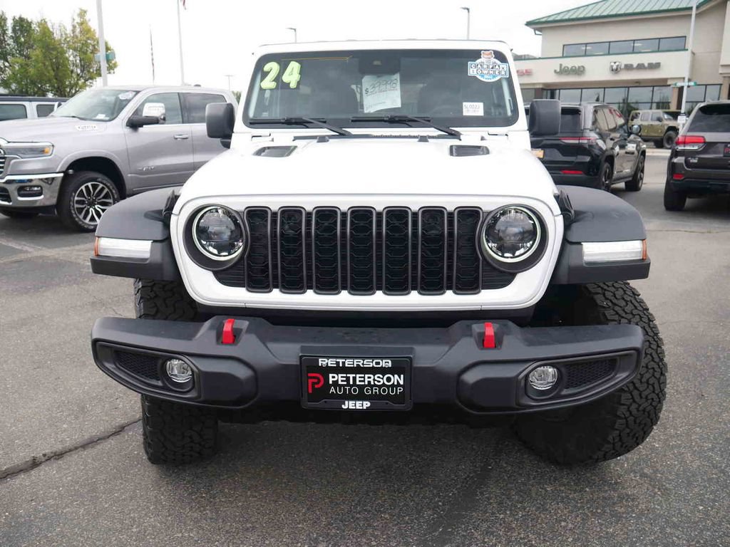 Used 2024 Jeep Wrangler Unlimited Rubicon AWD/4WD image 3