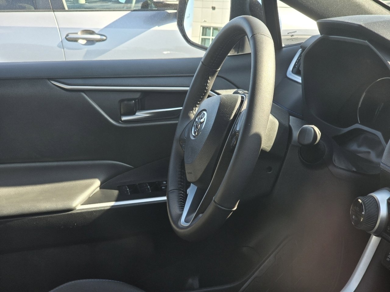 Used 2024 Toyota RAV4 SE image 20