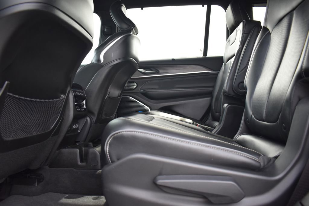 Used 2021 Jeep Grand Cherokee L Overland w/ Advanced Protech Group III image 9