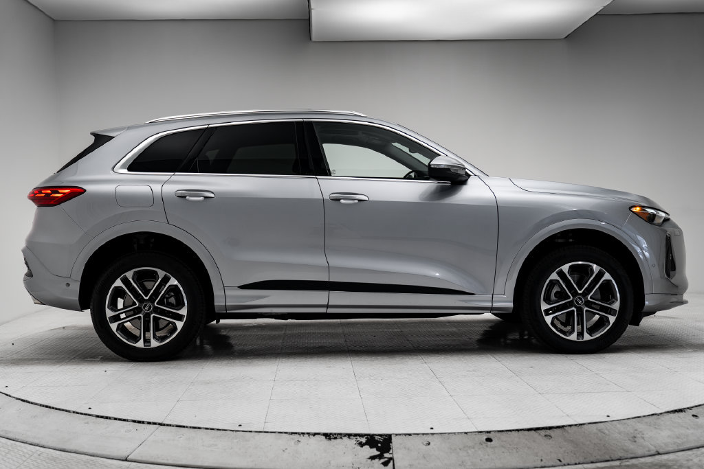 Certified 2025 Audi Q5 Premium w/ Convenience Package AWD/4WD image 38