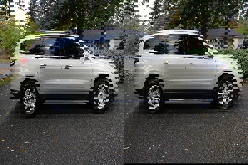 Used 2014 Chevrolet Traverse LT w/ LPO, 'HIT The Road' Package image 13