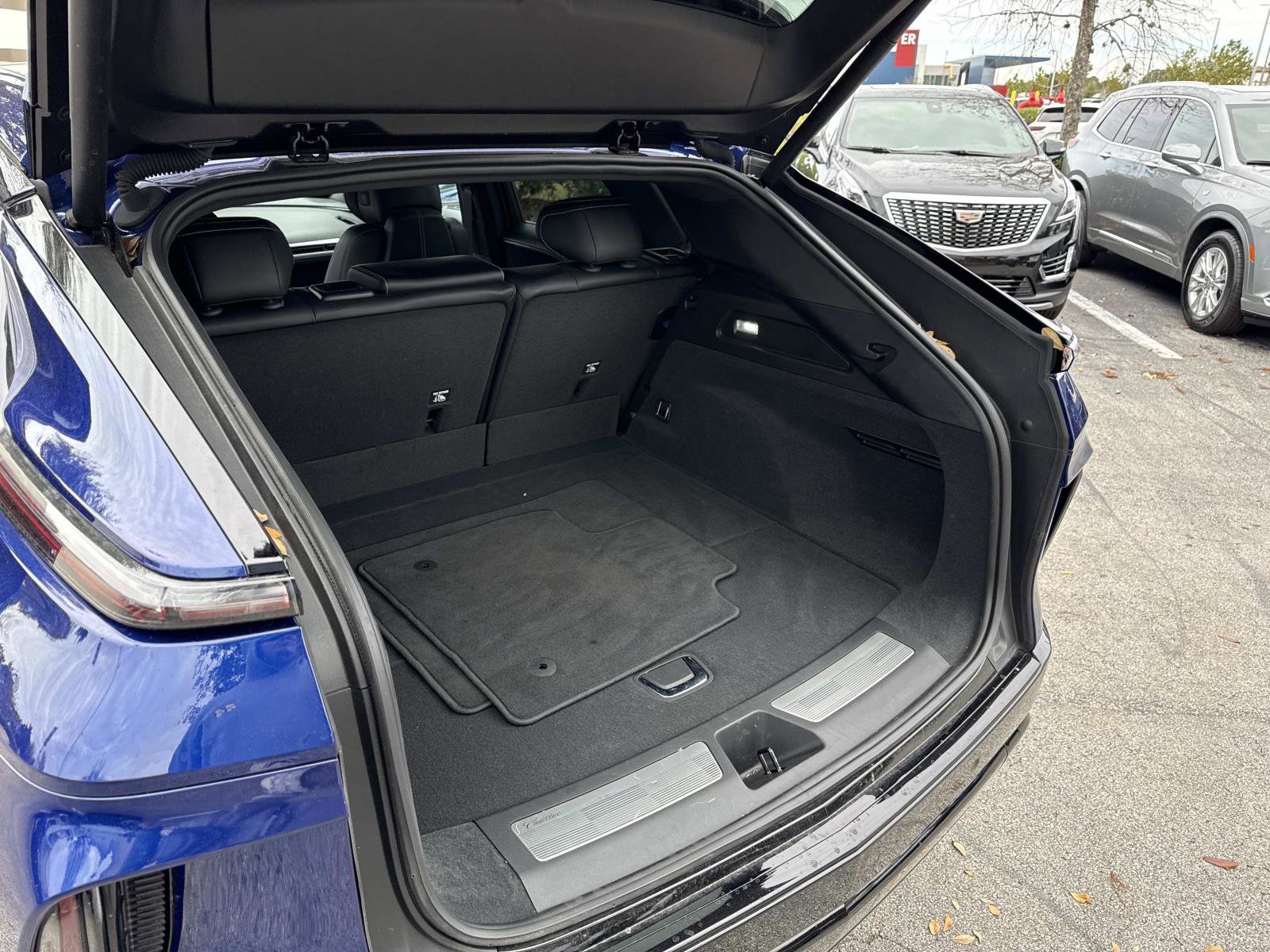 Used 2025 Cadillac Lyriq Sport image 11