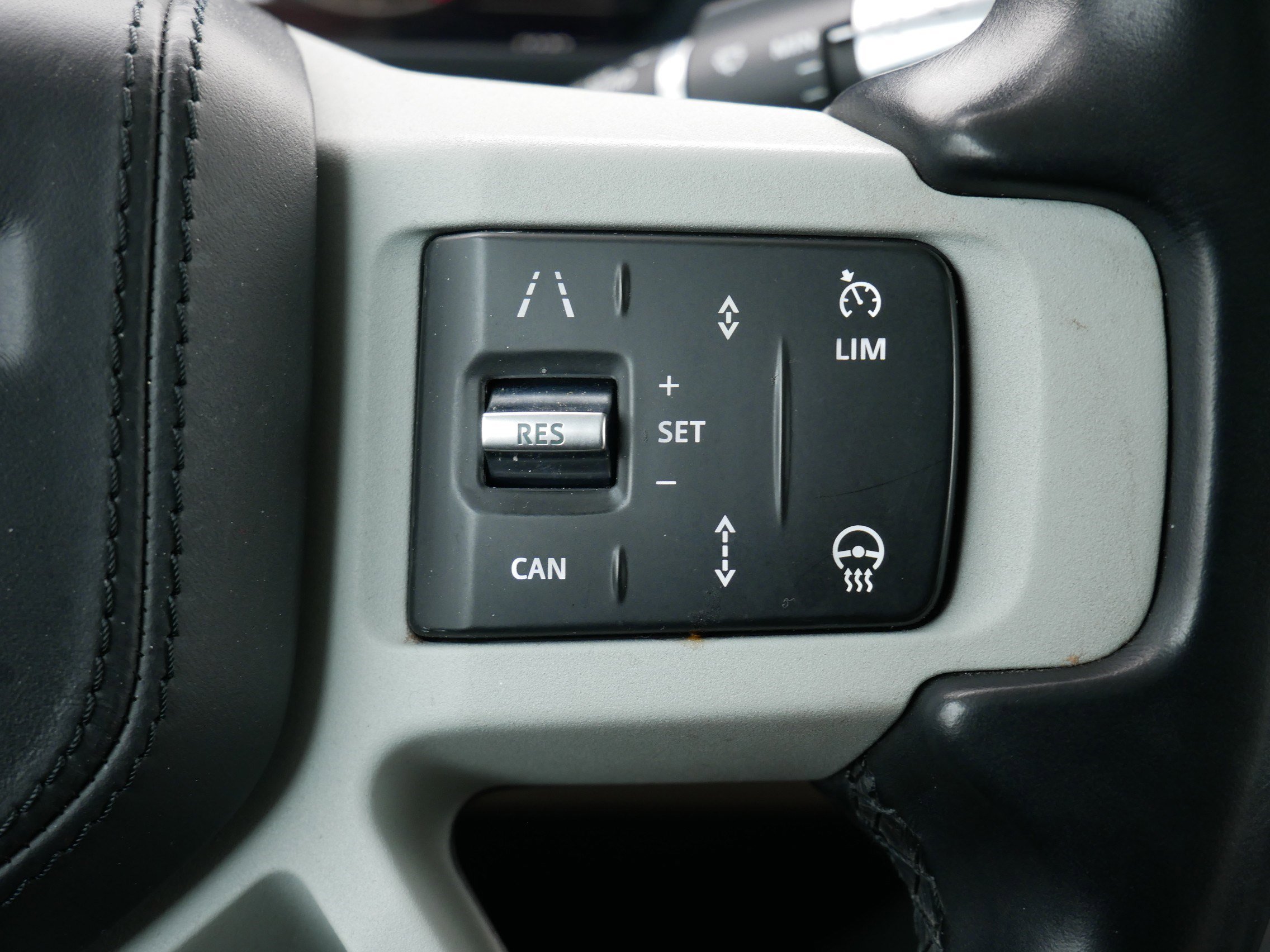 Used 2020 Land Rover Defender 110 image 21