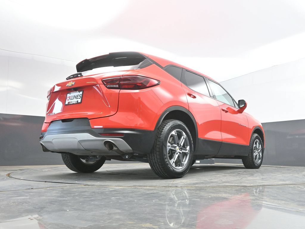 Used 2025 Chevrolet Blazer LT FWD image 37