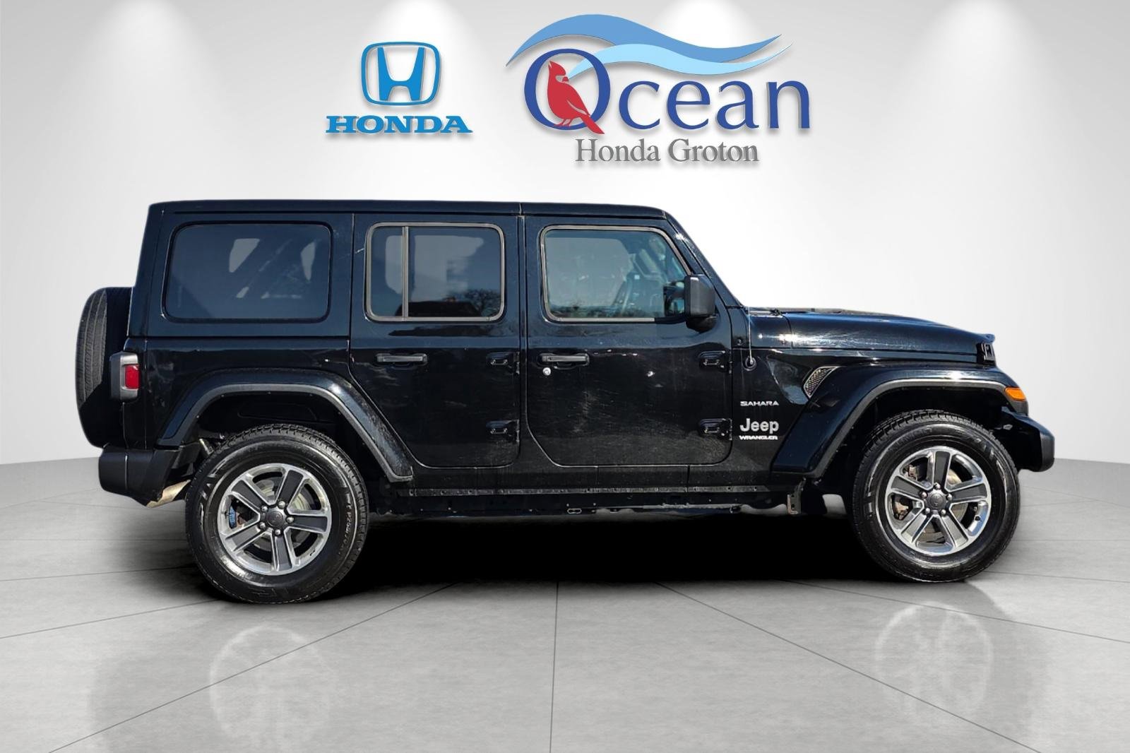 Used 2023 Jeep Wrangler Sahara image 4