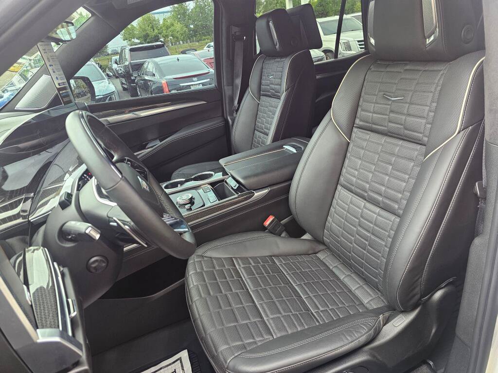 Used 2025 Cadillac Escalade V AWD/4WD image 25