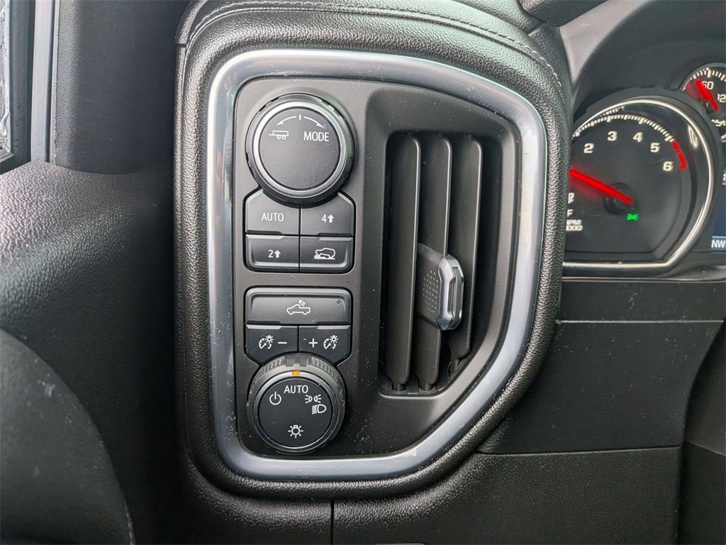 Used 2021 Chevrolet Silverado 1500 LT image 17