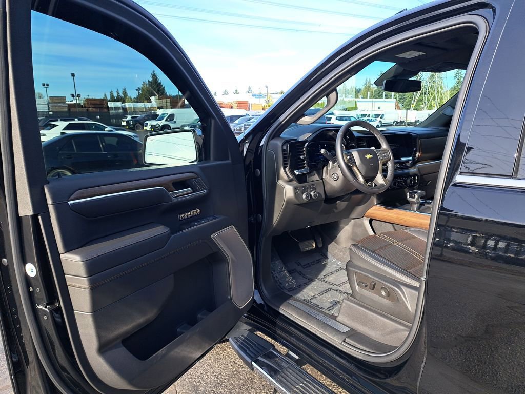 Used 2022 Chevrolet Silverado 1500 High Country w/ Z71 Off-Road Package image 11