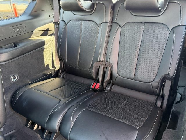 Used 2024 Jeep Grand Cherokee L Overland w/ Luxury Tech Group IV AWD/4WD image 15