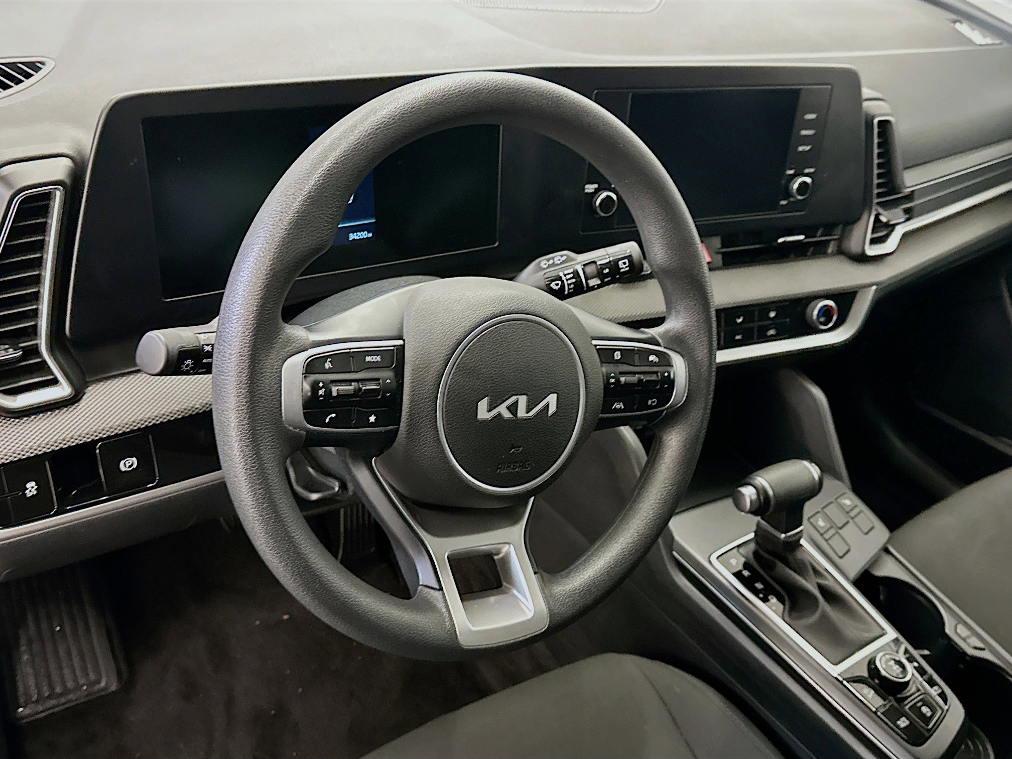 Used 2025 Kia Sportage LX image 18