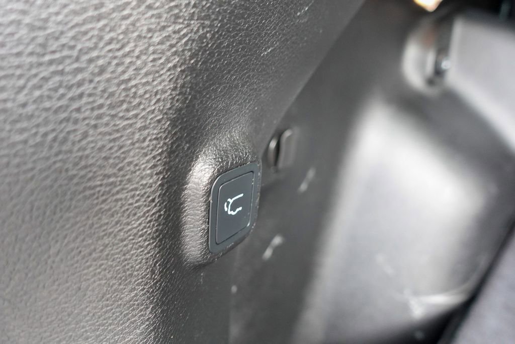 Used 2019 Jeep Cherokee Limited w/ Trailer Tow Group image 28