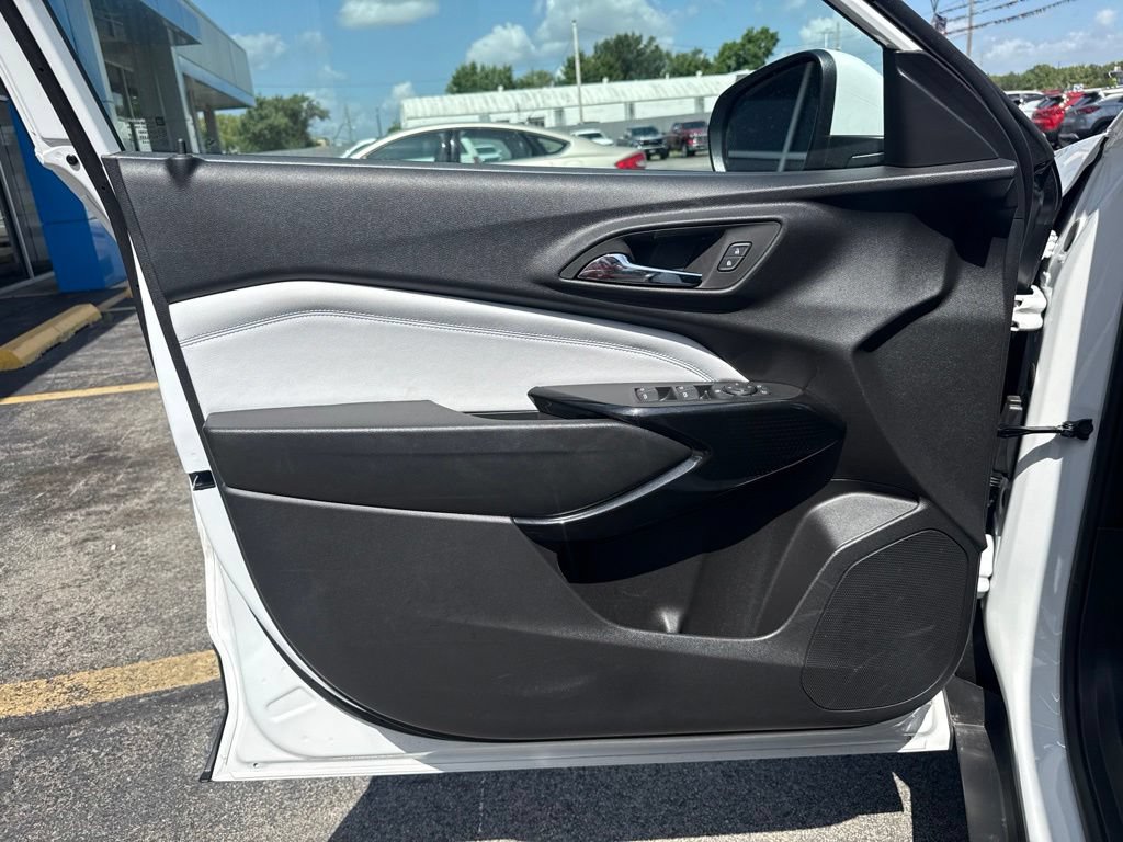 New 2026 Chevrolet Trax LT w/ Driver Confidence Package FWD image 11