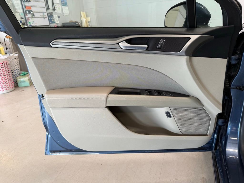 Used 2019 Ford Fusion SE image 18