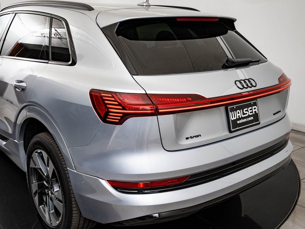 Used 2022 Audi e-tron Premium w/ Convenience Plus Package AWD/4WD image 19