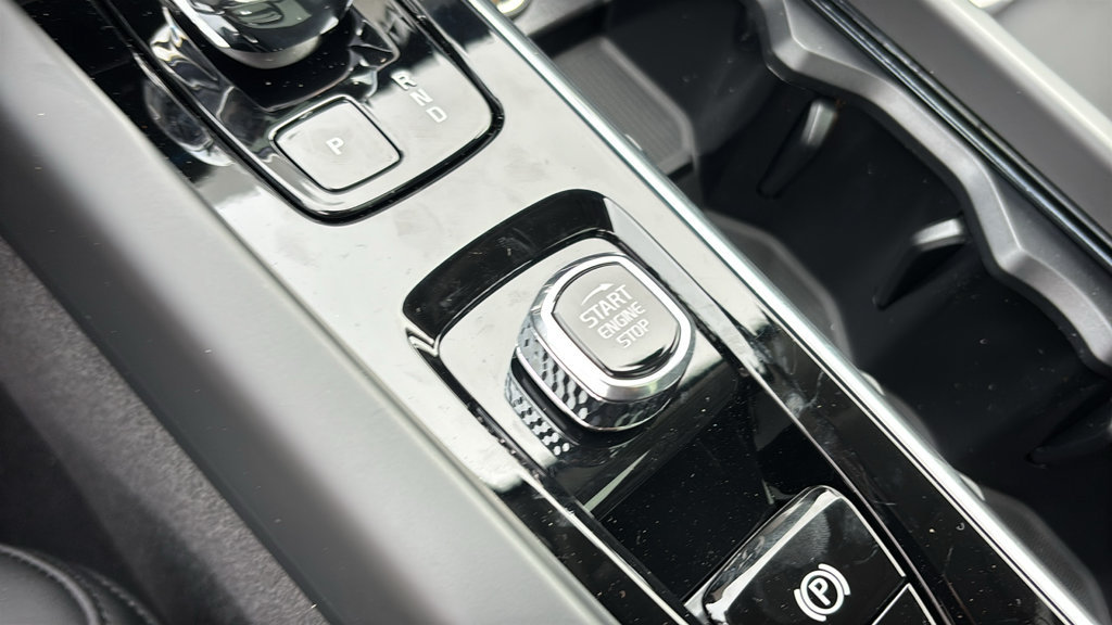 New 2027 Volvo XC60 T8 Plus AWD/4WD image 16