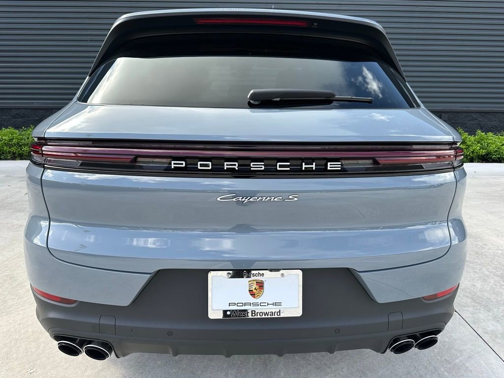 Used 2025 Porsche Cayenne S image 11