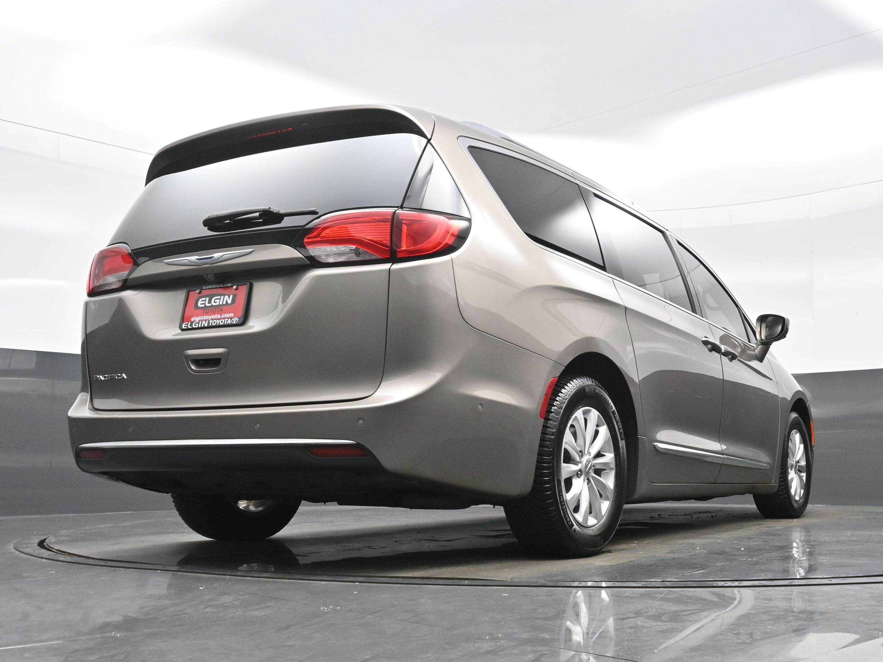 Used 2018 Chrysler Pacifica Touring-L Plus w/ Advanced Safetytec Group FWD image 32