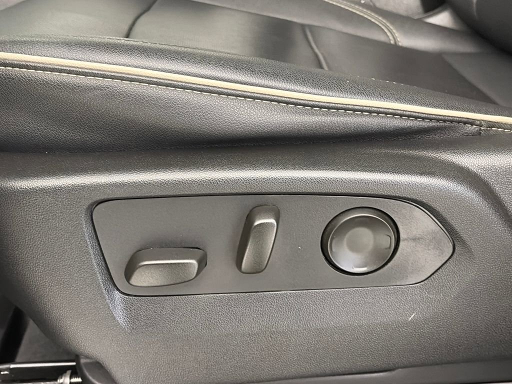 Used 2023 Chevrolet Tahoe Premier w/ Advanced Technology Package image 27