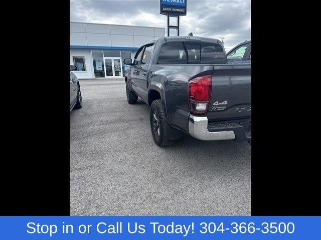 Used 2022 Toyota Tacoma SR5 AWD/4WD image 5