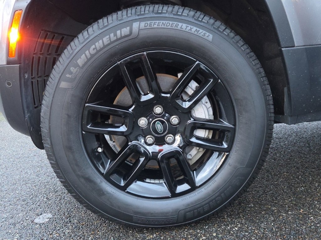 Used 2021 Land Rover Defender 110 SE image 28