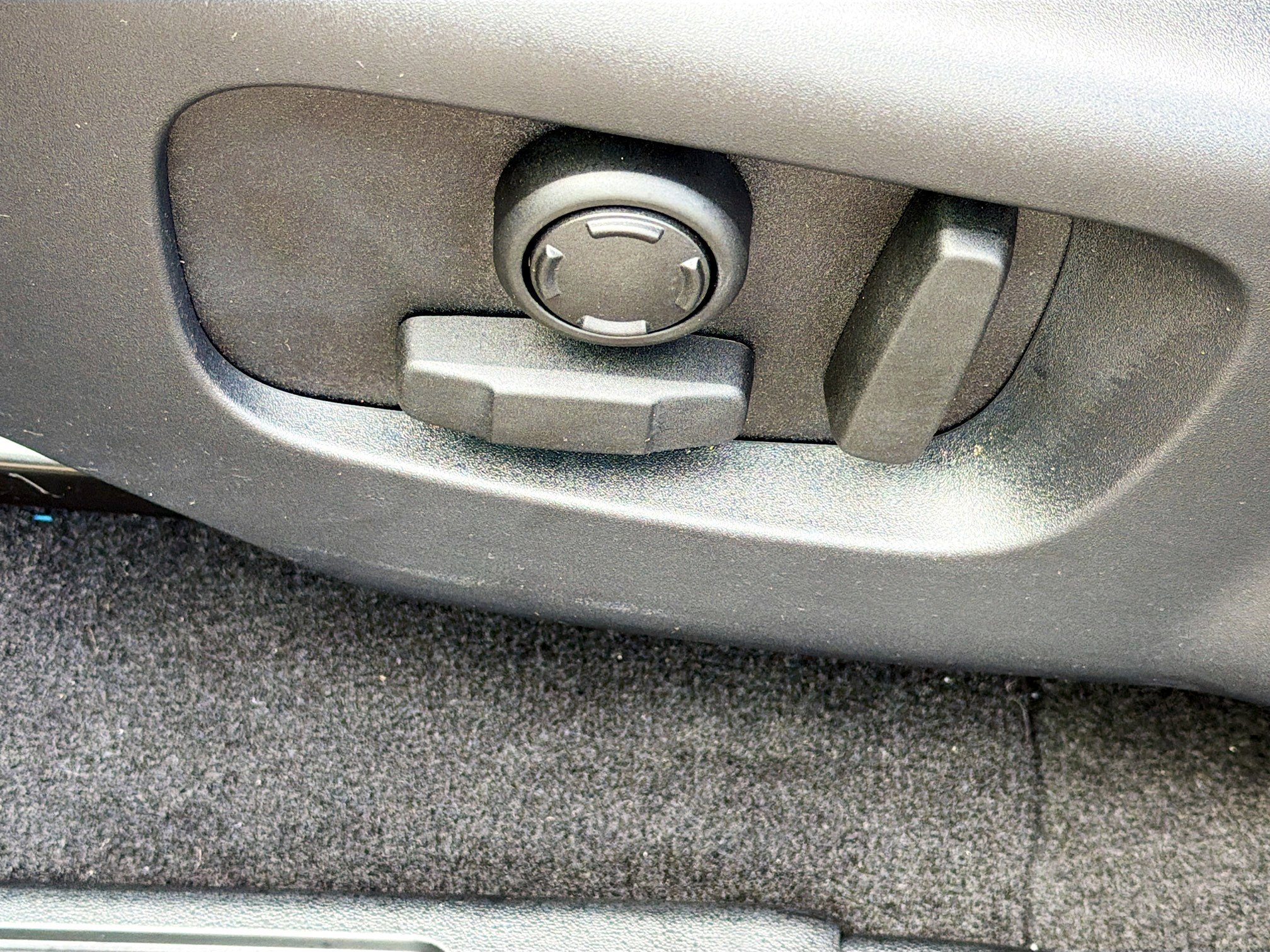 Used 2025 Land Rover Discovery Sport S image 24