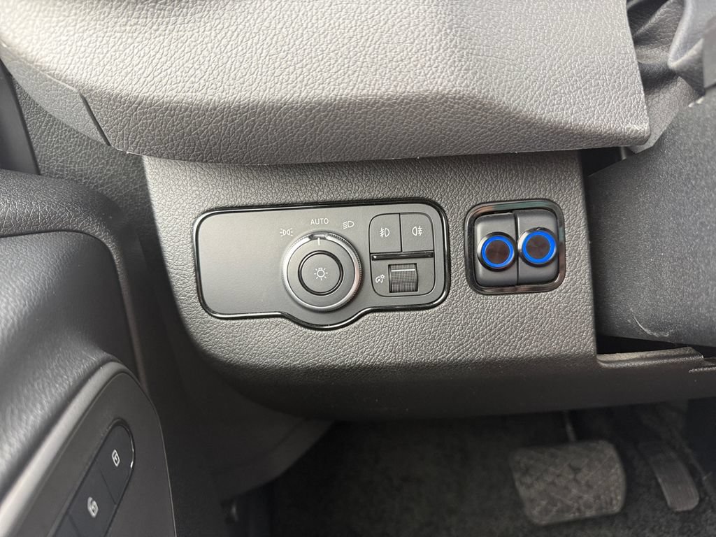 Used 2023 Mercedes-Benz Sprinter 3500 w/ Parking Package image 20