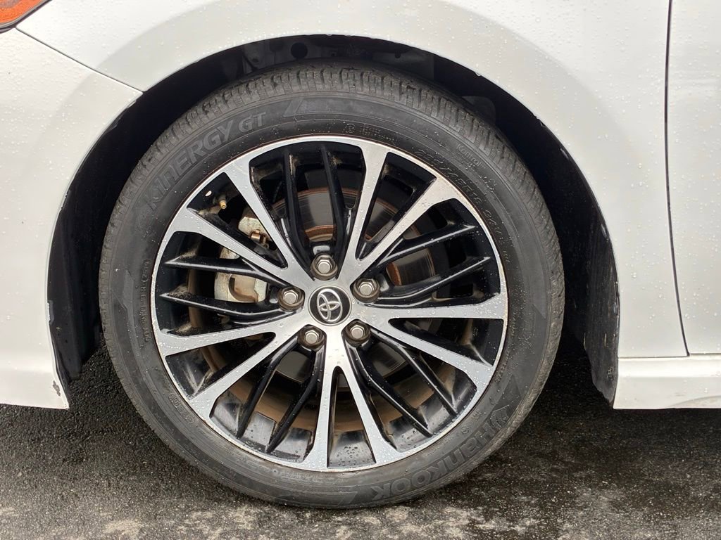 Used 2020 Toyota Camry SE w/ Sunroof Package image 49