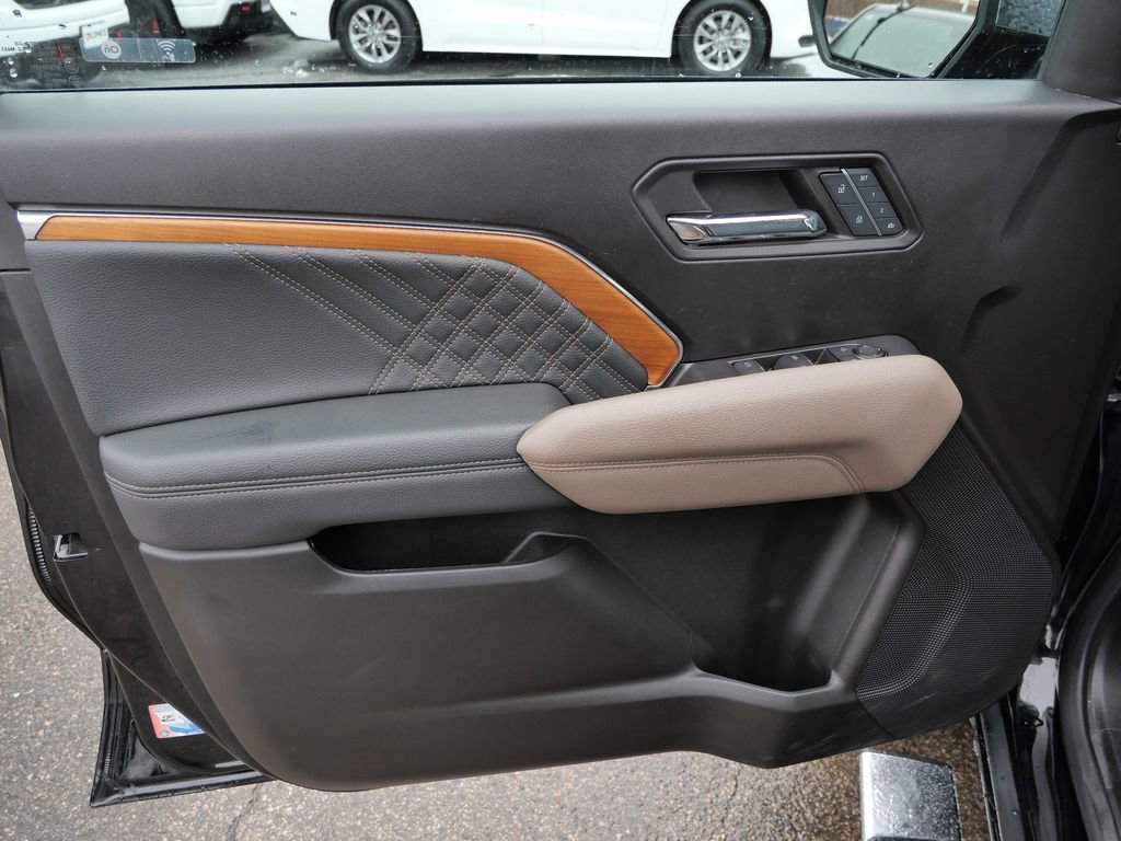 Used 2024 GMC Canyon Denali image 26