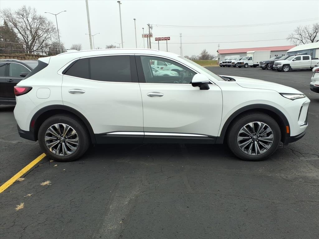 Used 2024 Buick Envision Preferred image 2
