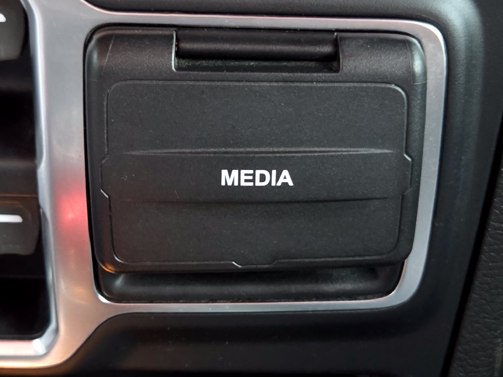 Used 2020 Jeep Gladiator Rubicon w/ Advanced Safety Group AWD/4WD image 10