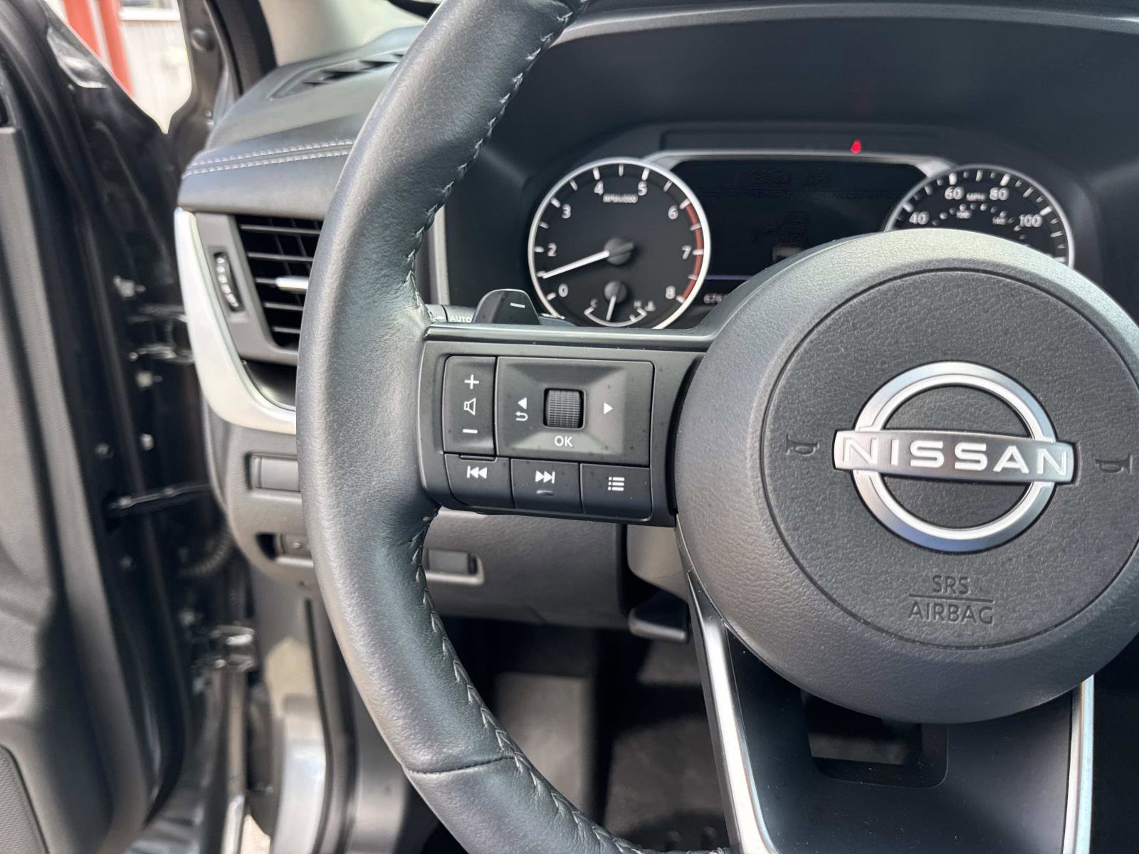 Used 2024 Nissan Rogue SV w/ SV Premium Package image 23