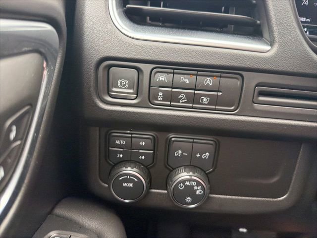 Used 2024 Chevrolet Tahoe Z71 w/ Luxury Package AWD/4WD image 28