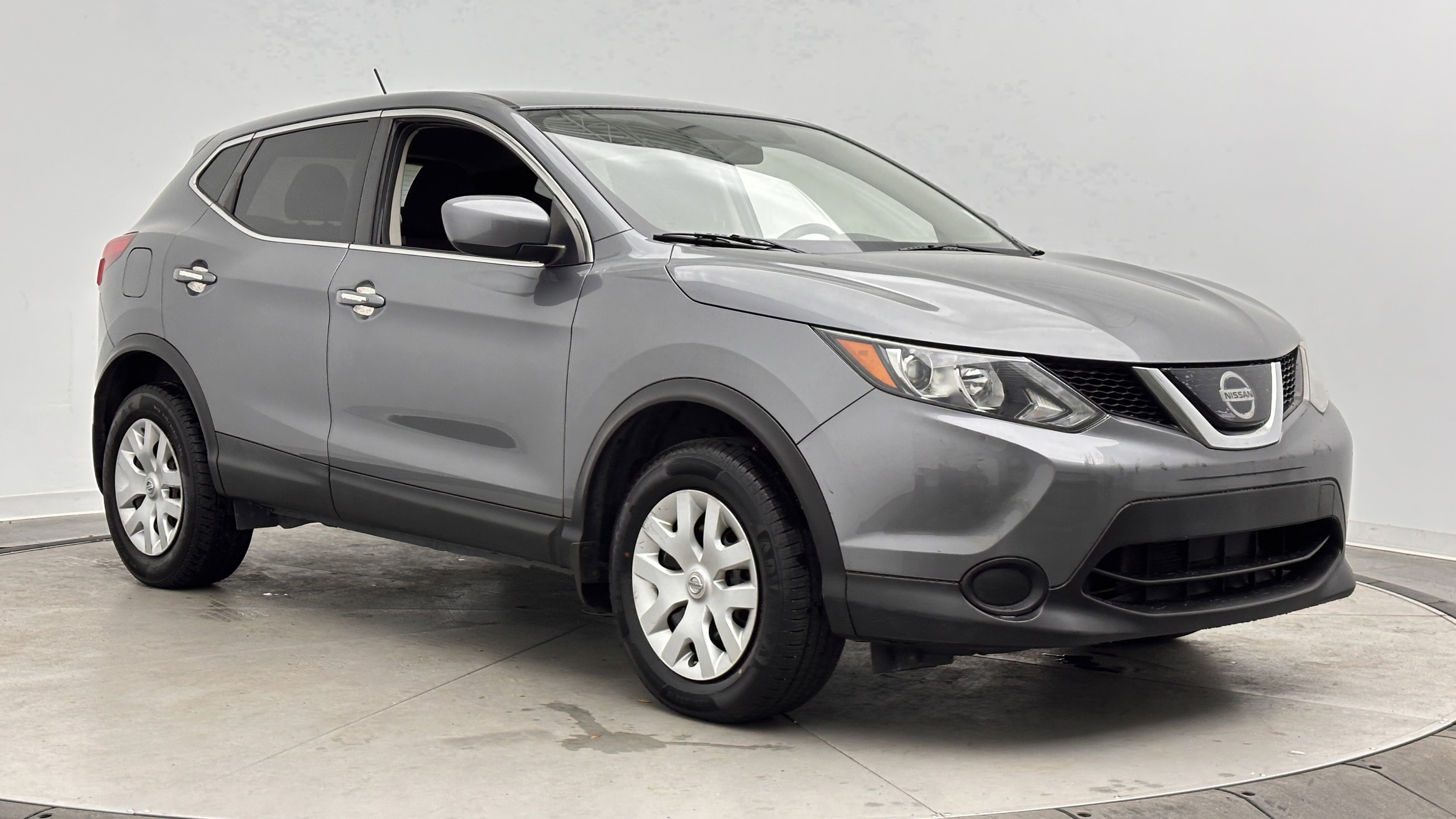 Used 2019 Nissan Rogue Sport S FWD image 3