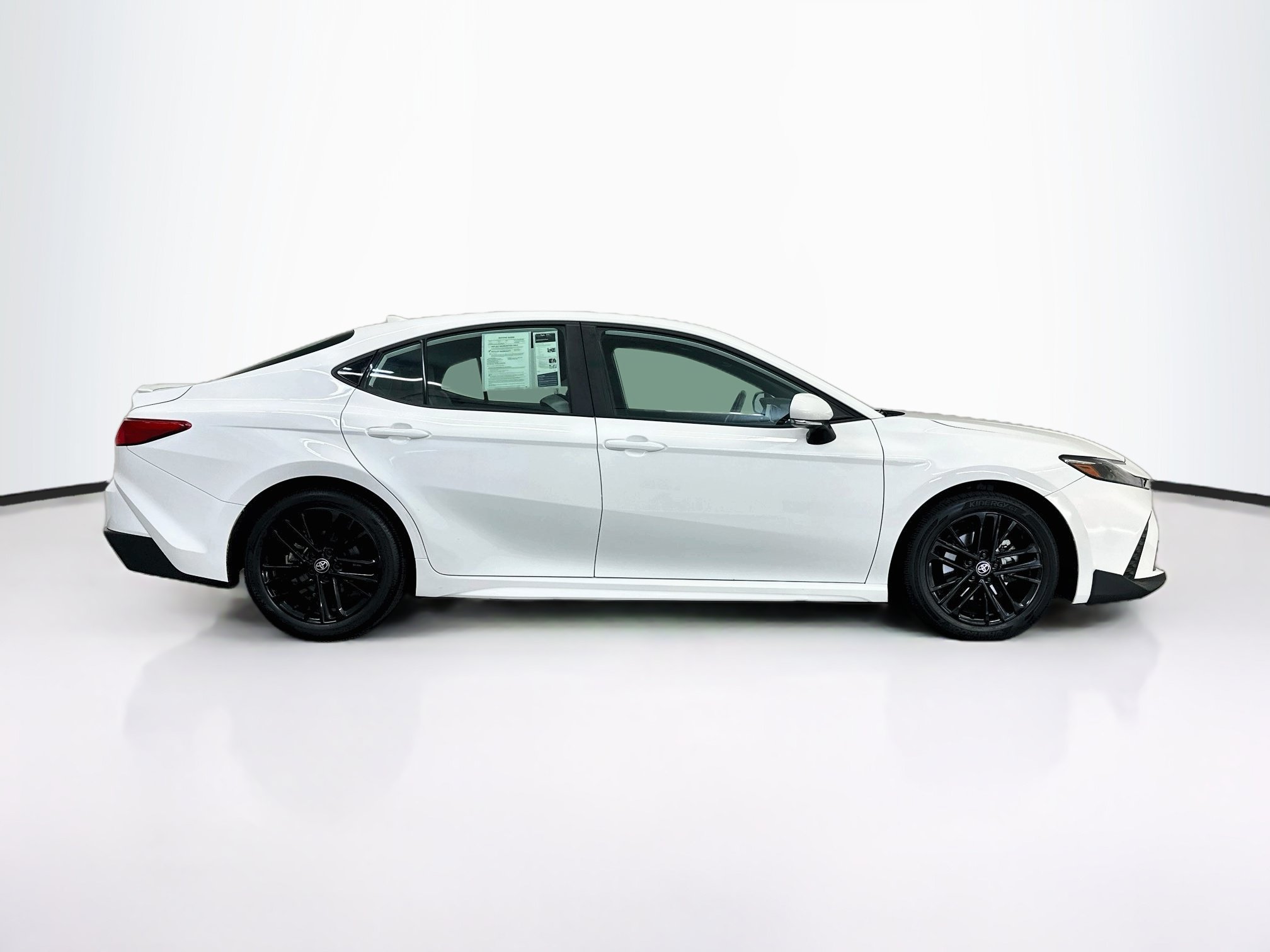 Used 2025 Toyota Camry SE FWD image 10