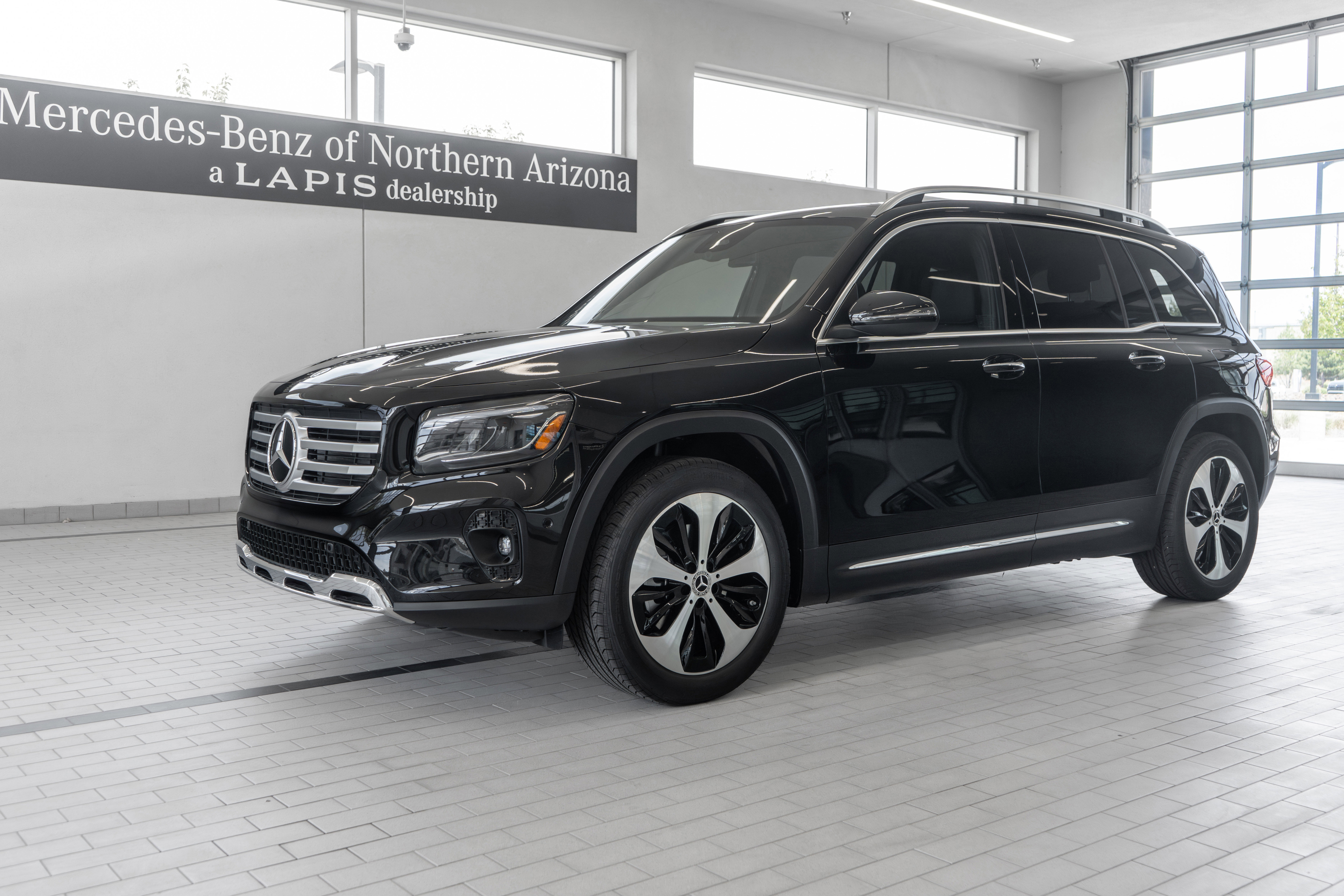 Used 2024 Mercedes-Benz GLB 250 w/ Exclusive Package image 3