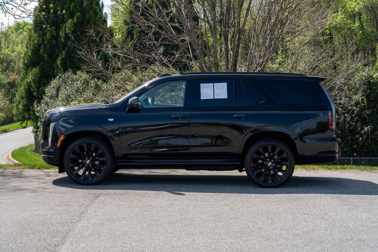 Used 2025 Cadillac Escalade Sport Platinum w/ LPO, ONYX Package AWD/4WD image 3