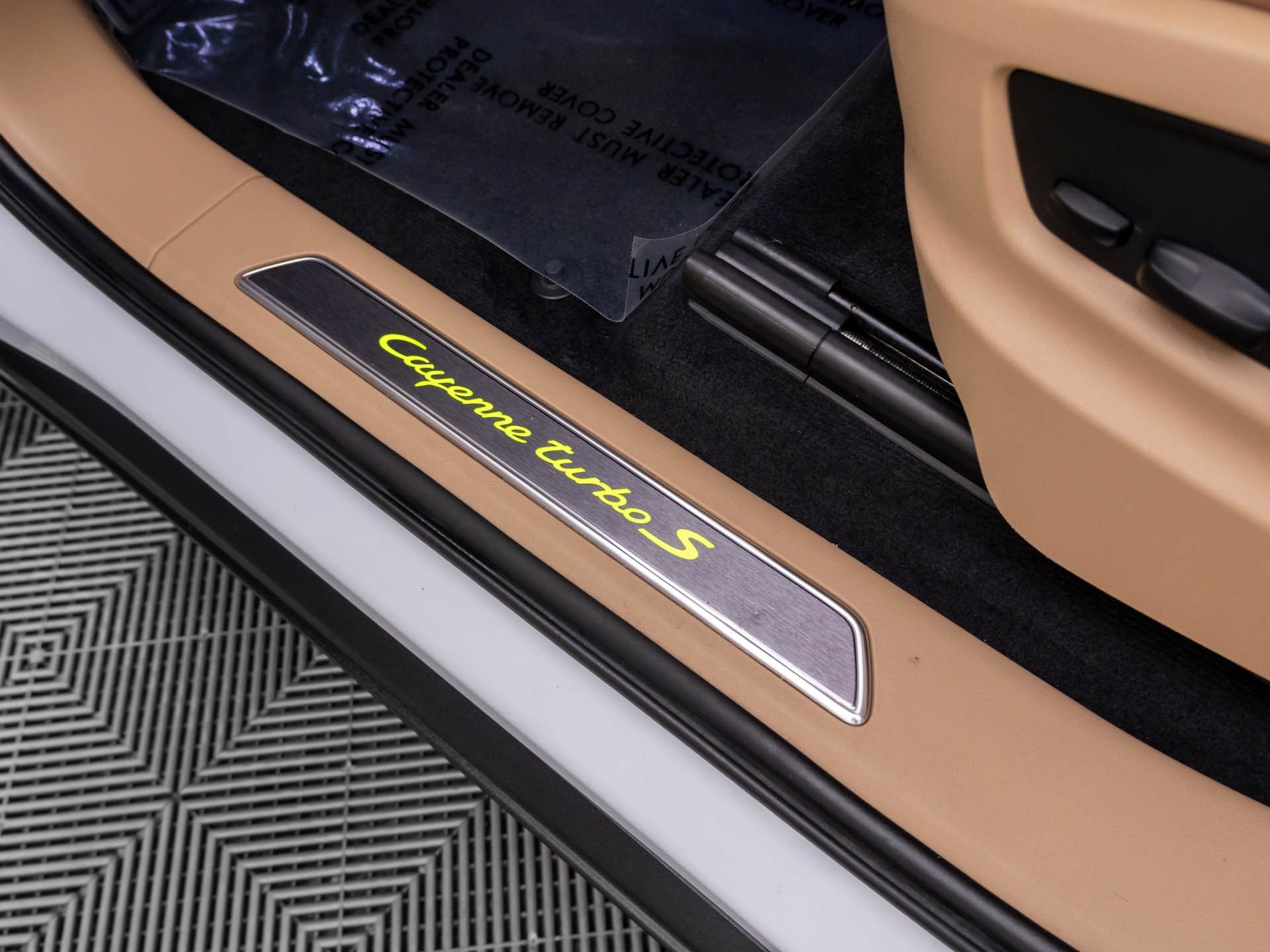 Used 2023 Porsche Cayenne Turbo S AWD/4WD image 15