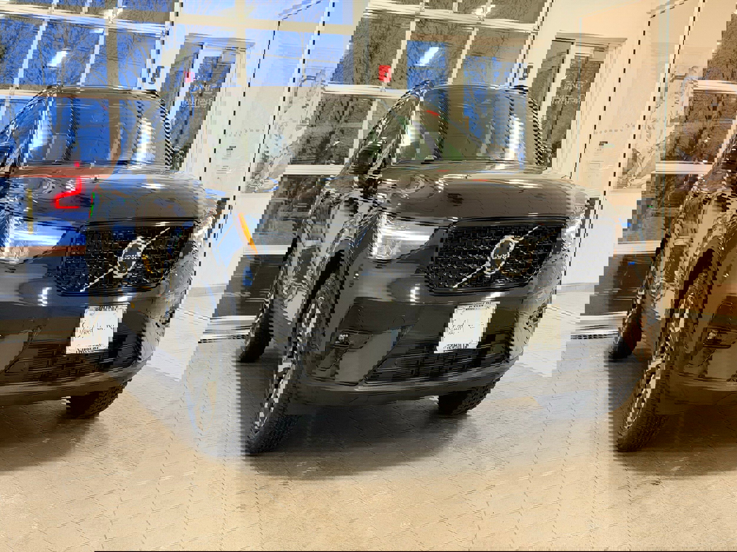 Certified 2025 Volvo XC40 B5 Plus image 5