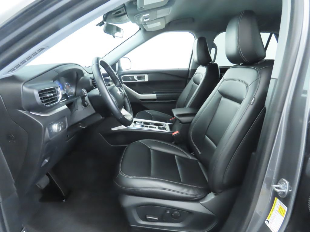 Used 2022 Ford Explorer XLT w/ Equipment Group 202A image 19