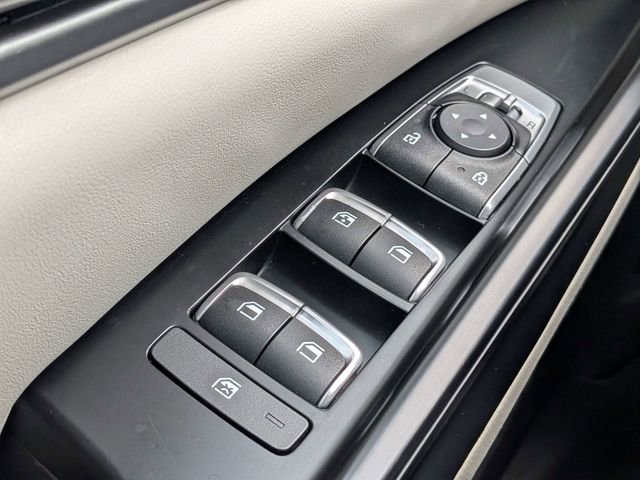 Used 2022 Kia Carnival LX FWD image 22